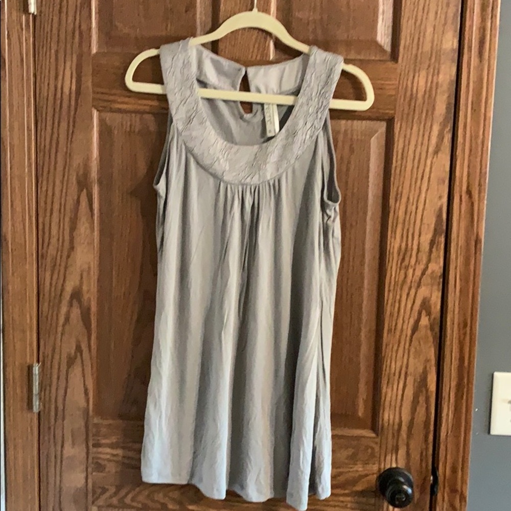 Sleeveless tunic